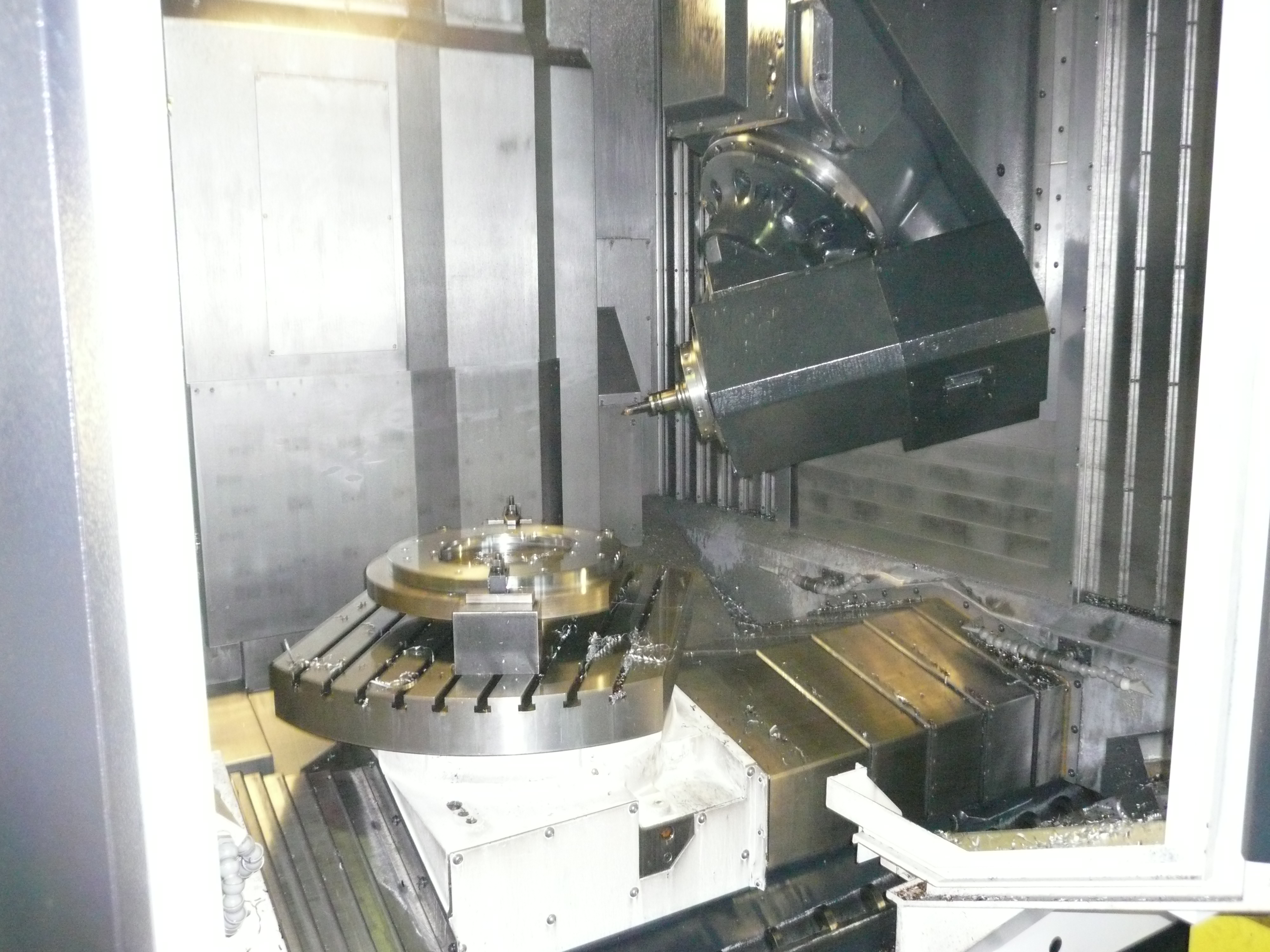 5軸マシニングによる多面加工