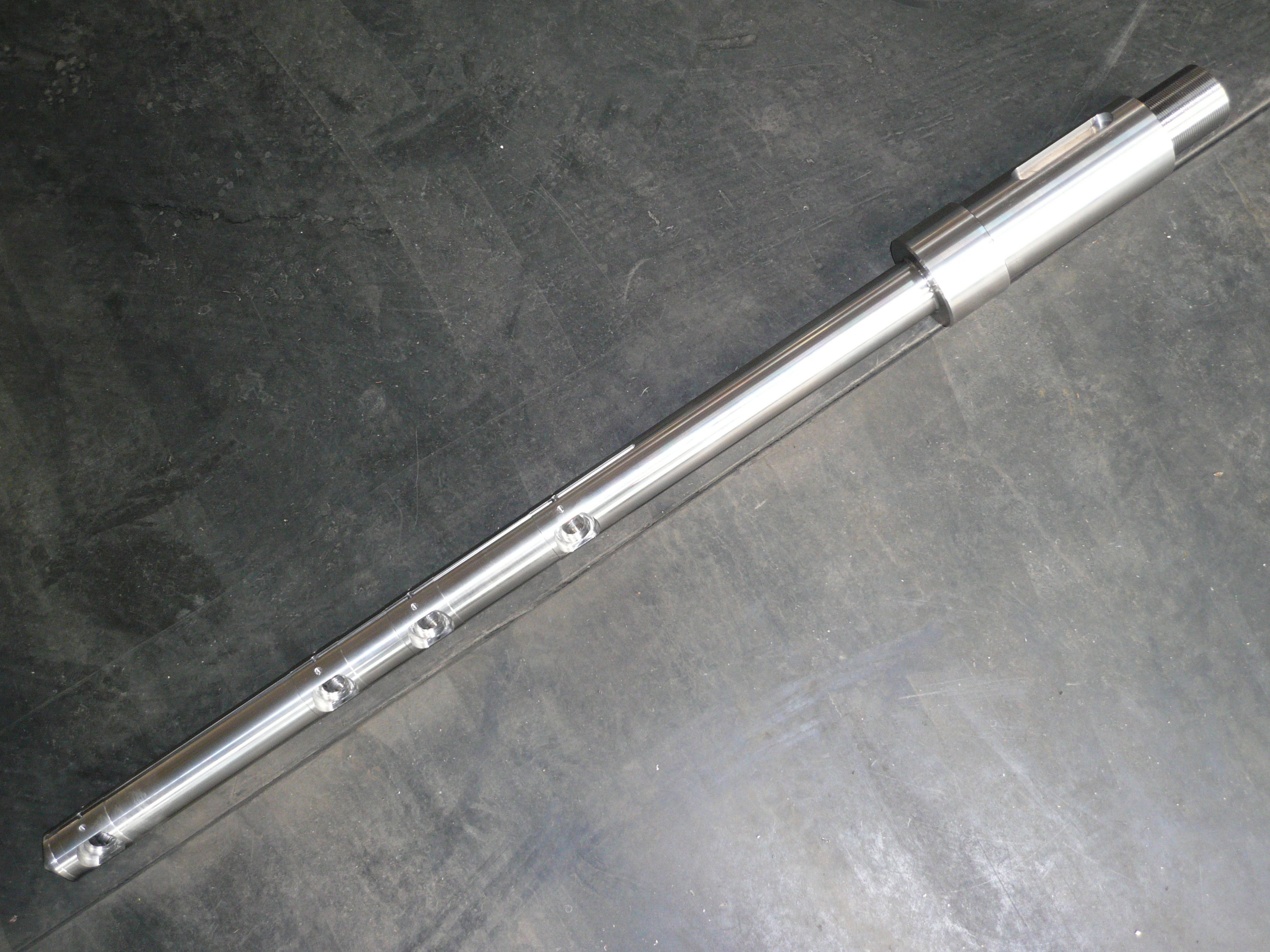 複合加工機による長尺旋削ミーリング加工(ステンレス)